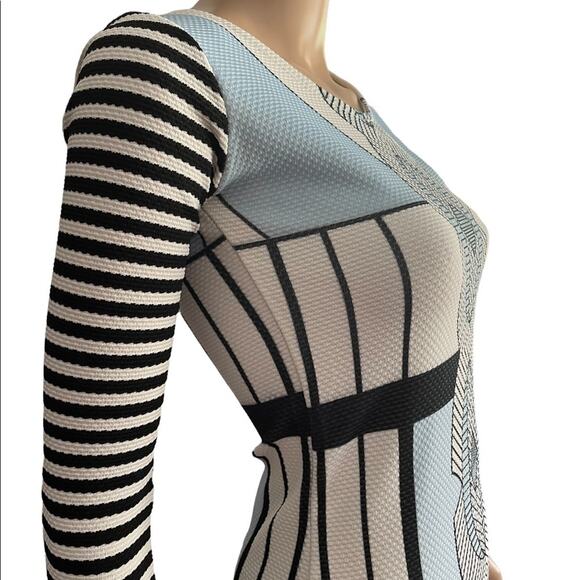 Bebo White Textured Pattern 3/4 Sleeve Bodycon Mini Dress - Picture 4 of 10